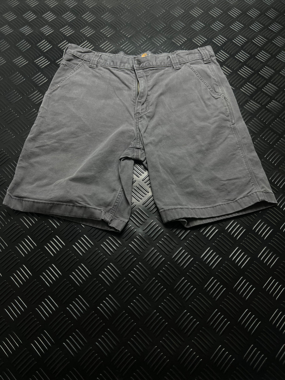 BERMUDAS CARPENTER CARHARTT · GRIS — vista delantera