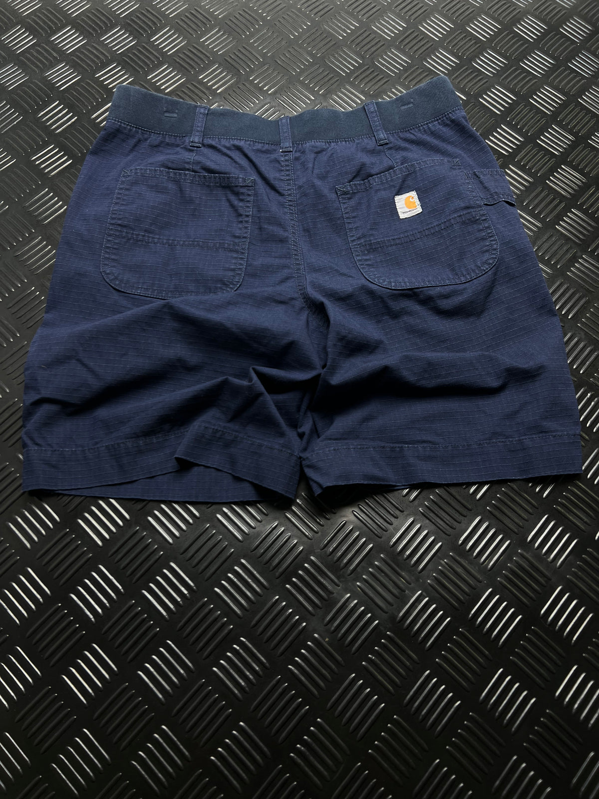 BERMUDAS ORIGINAL FIT CARHARTT · AZUL MARINO — vista trasera