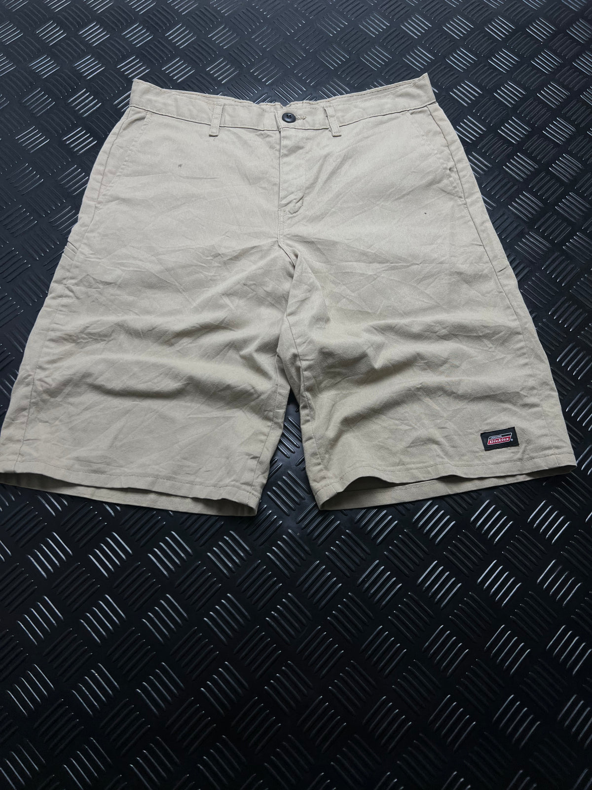 BERMUDAS DICKIES · BEIGE — vista delantera