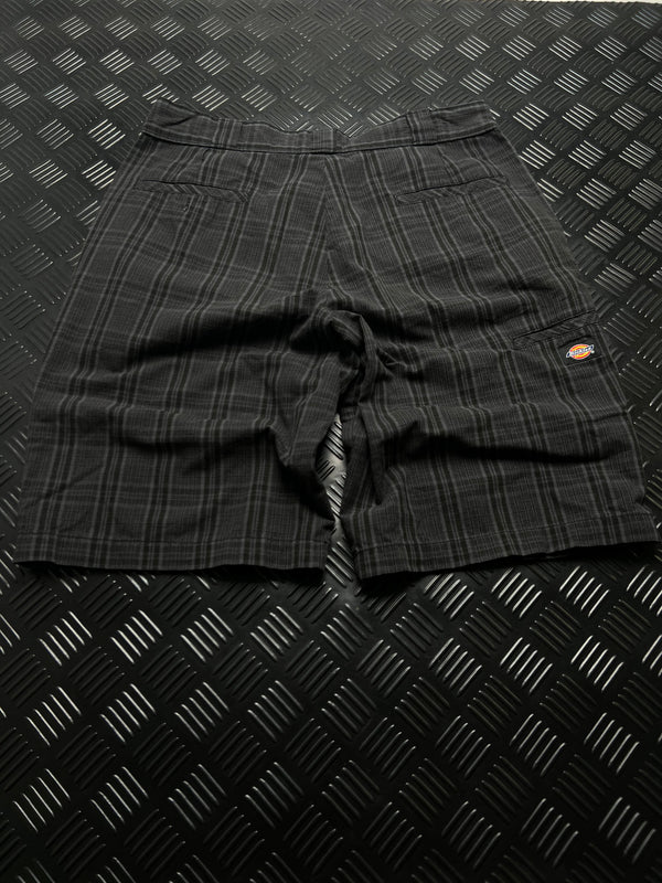 BERMUDAS DE CUADROS DICKIES · NEGRO / GRIS — vista trasera