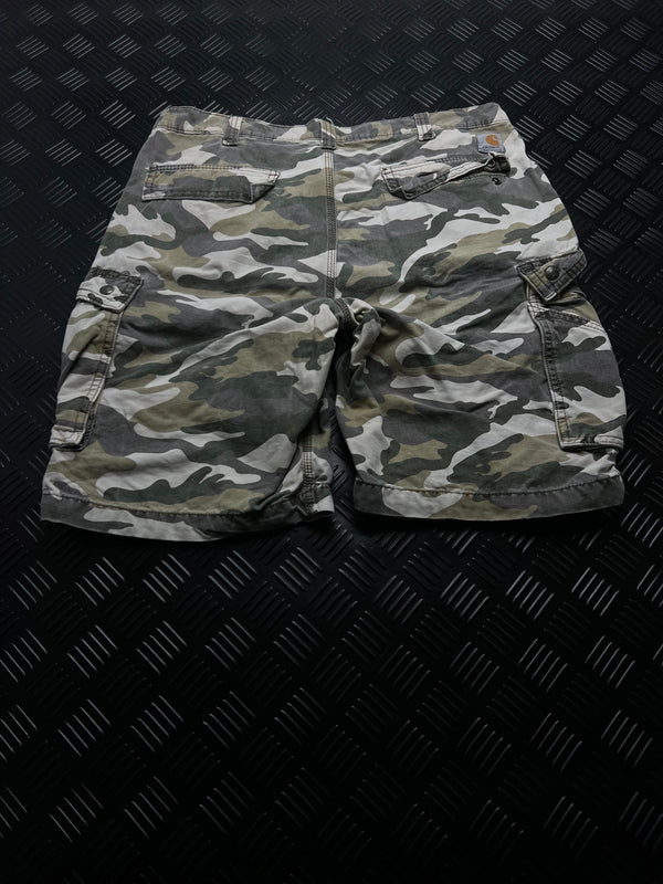 BERMUDAS CARGO DE CAMUFLAJE CARHARTT · VERDE / BEIGE — vista trasera