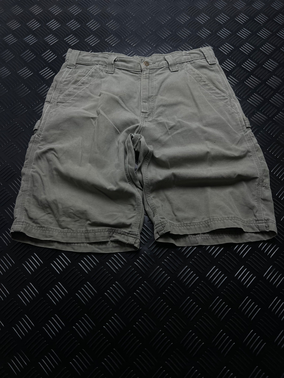 BERMUDAS CARHARTT · VERDE OLIVA — vista delantera