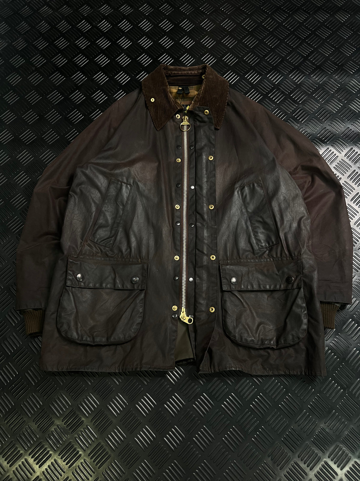 Vista frontal de chaqueta barbour bedale, marrón